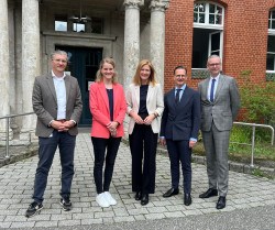 Klare Botschaft für die Zukunft spezialisierter Fachkliniken (v.l.: Dr. Matthias H. Lakotta, Sonja Eichwede, Melanie Balzer, Enrico Ukrow, Georg Abel) | © Kliniken Beelitz