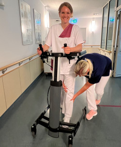 So fühlt sich ein Gehwagen an | © Kliniken Beelitz